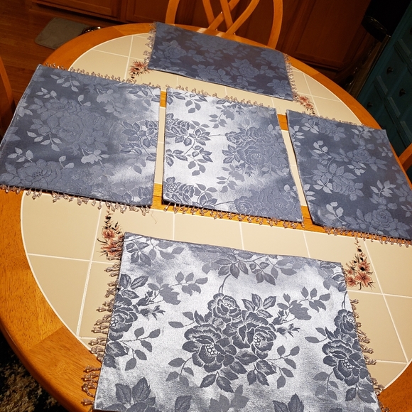 5 Beautiful  Placemats from Macy's - Picture 2 of 8